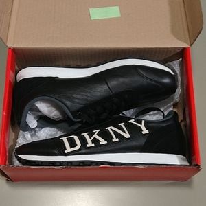 Dkny here varsity logo sneakers size 9.5 new